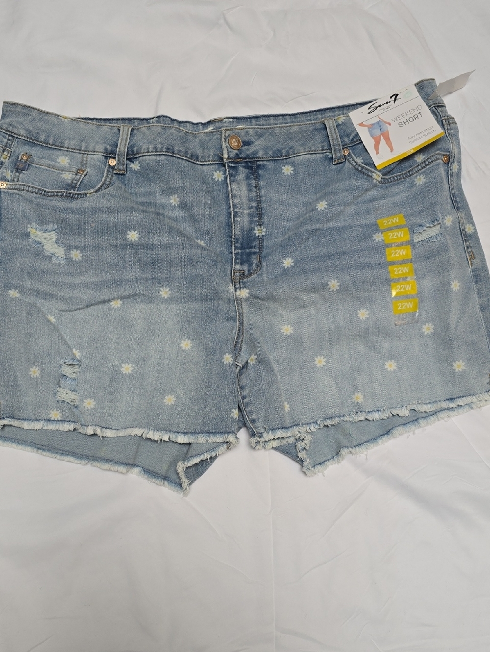 Seven7 Light Blue Daisy-Print Frayed Hem Denim Shorts